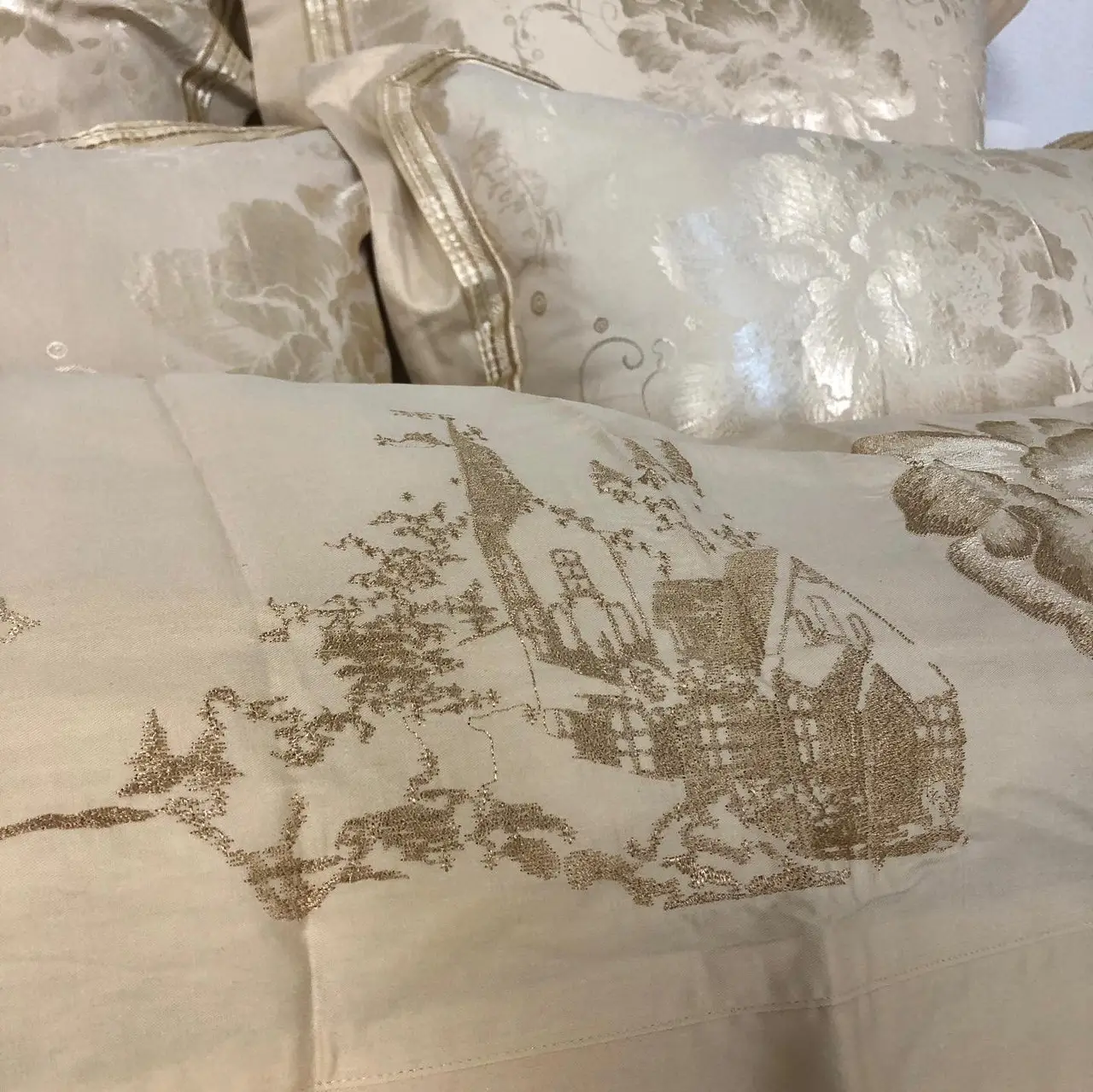 Постільна білизна Vie Nouvelle жаккард із шовковою вишивкою євро 200х220 JE-01