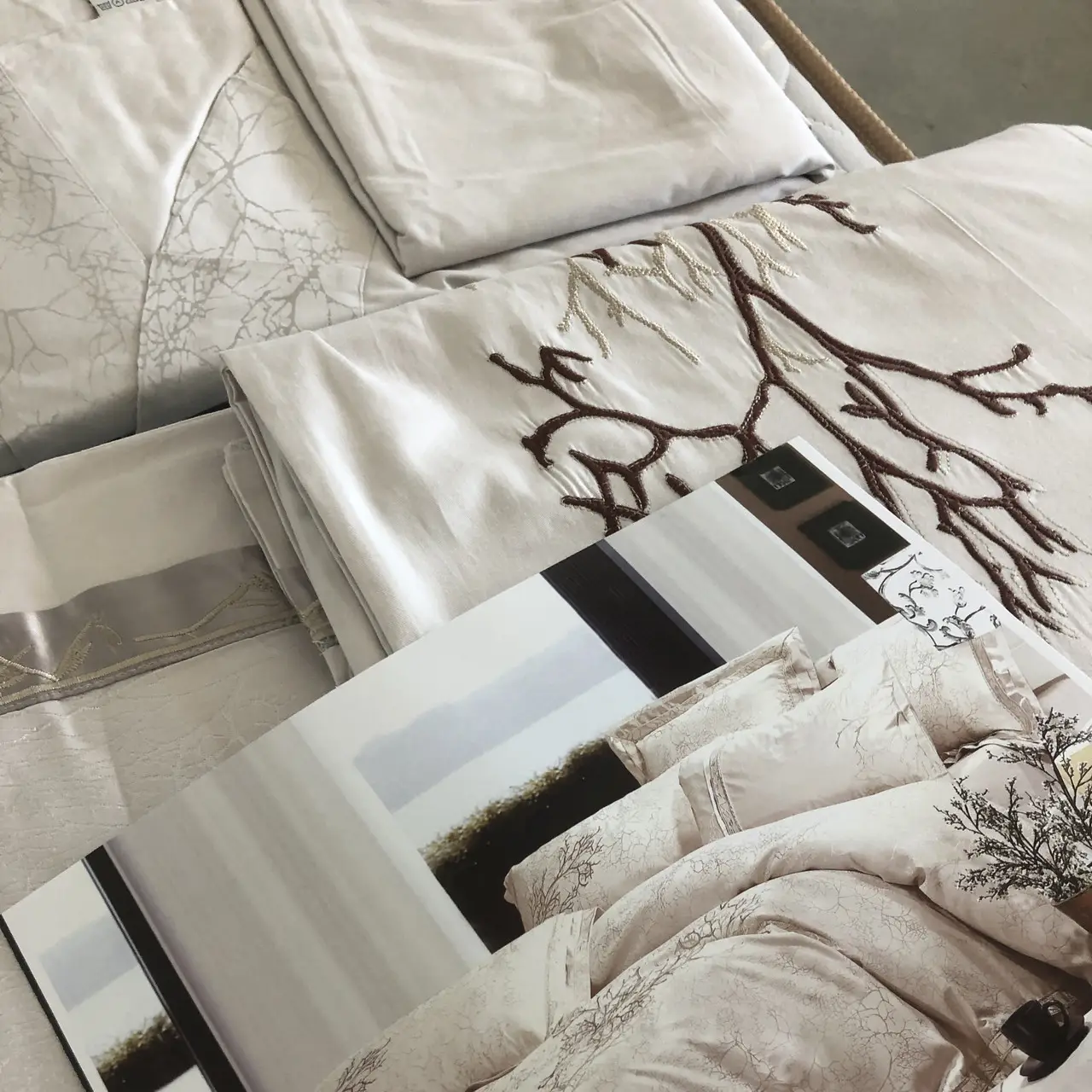 Постільна білизна Vie Nouvelle жаккард із шовковою вишивкою євро 200х220 JE-A003