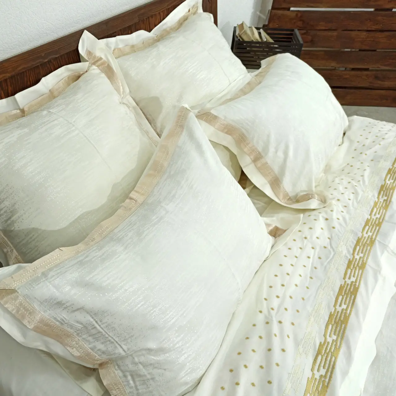 Постільна білизна Vie Nouvelle жаккард із шовковою вишивкою євро 200х220 JE-A009