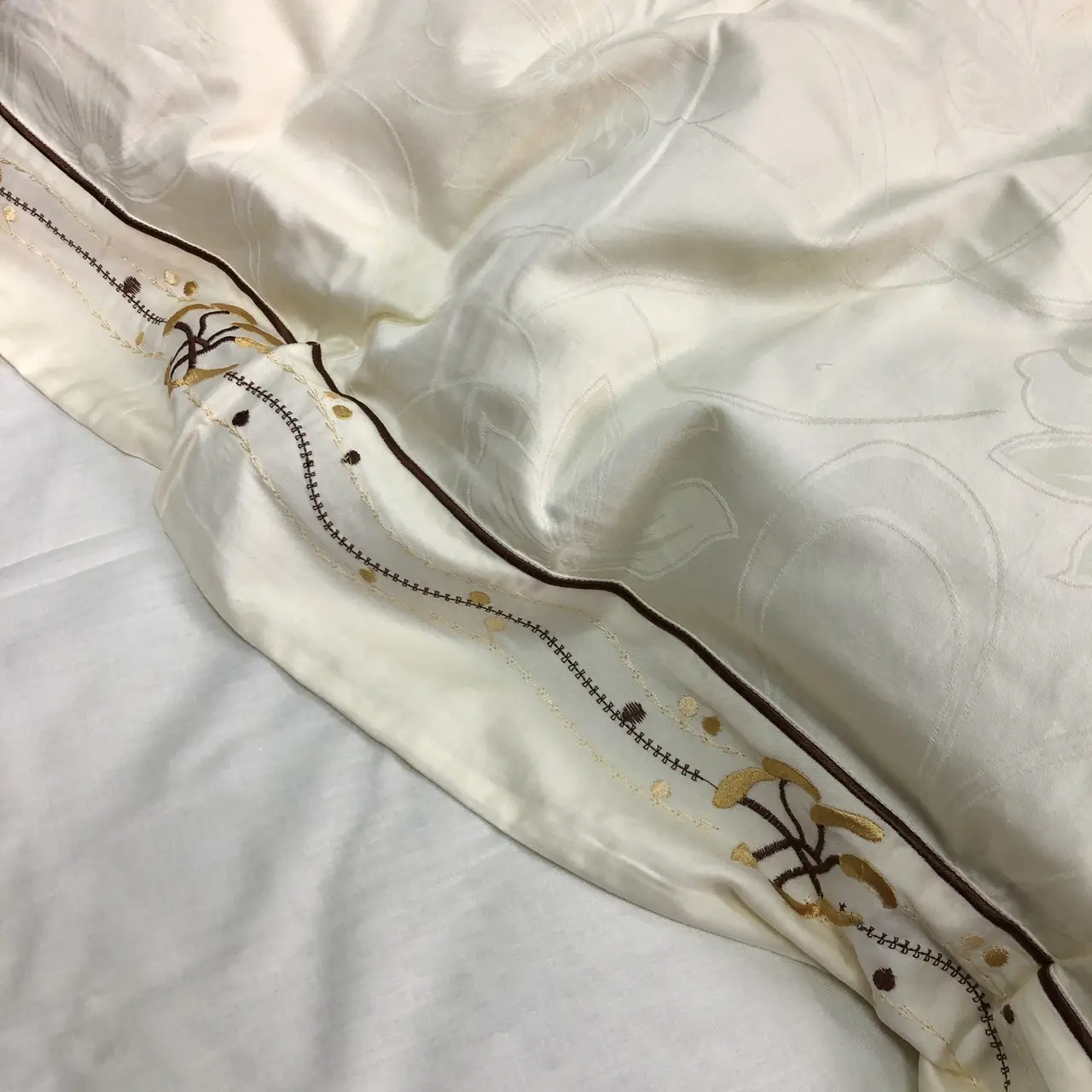 Постельное белье Ailin жаккард с вышивкой евро 200×220 JE100BE