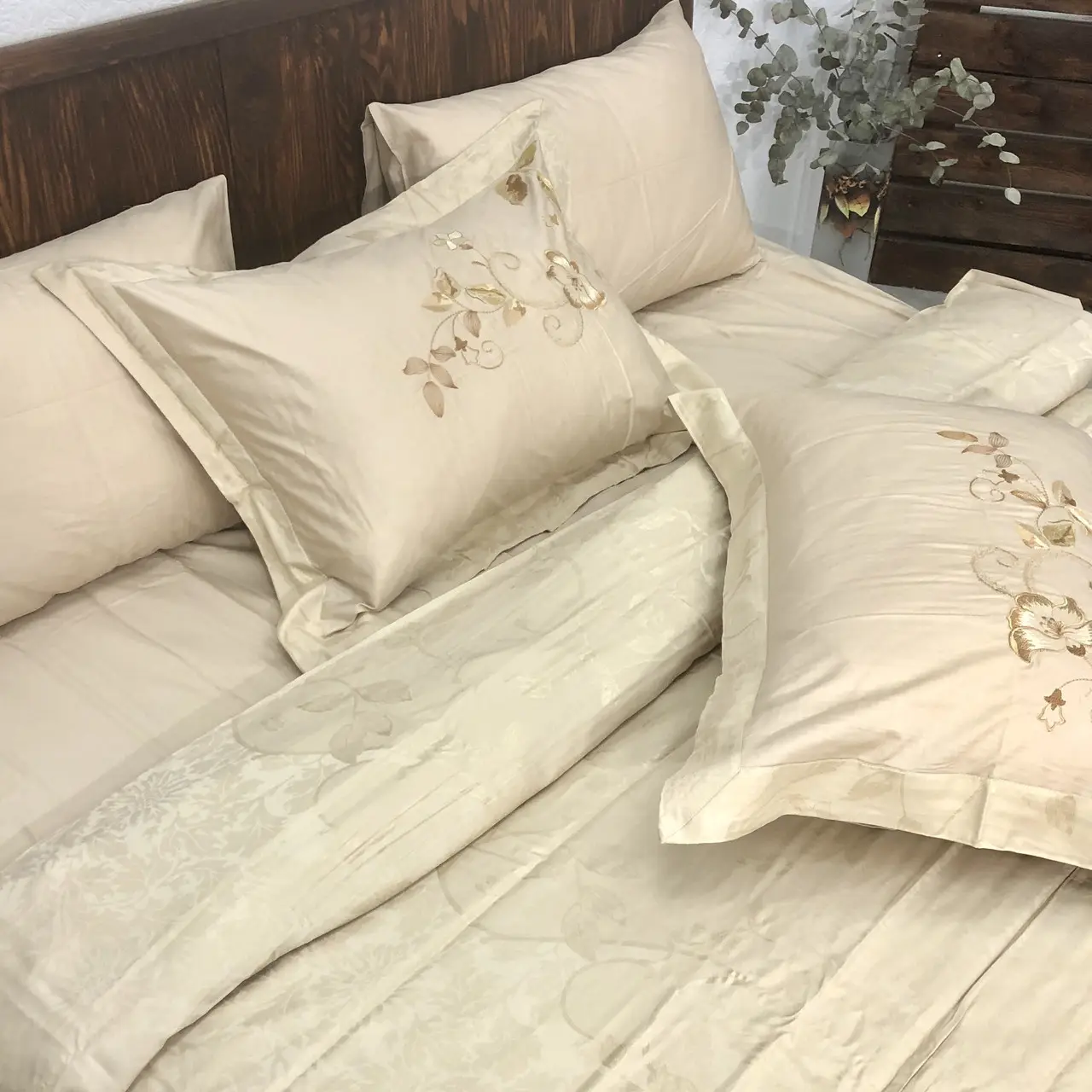 Постільна білизна Ailin жаккард з вишивкою євро 200×220 JE-115E