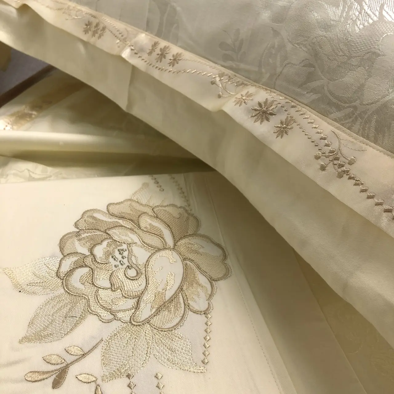 Постільна білизна Vie Nouvelle жакард з вишивкою євро 200×220 JE-15