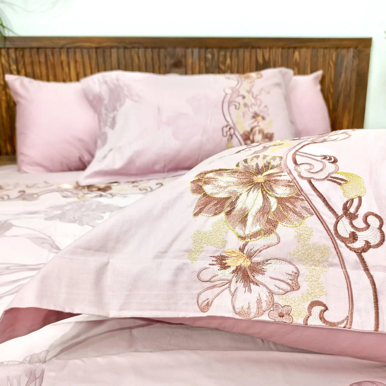Постільна білизна Ailin жаккард з вишивкою євро 200×220 JE-21E Рожевий