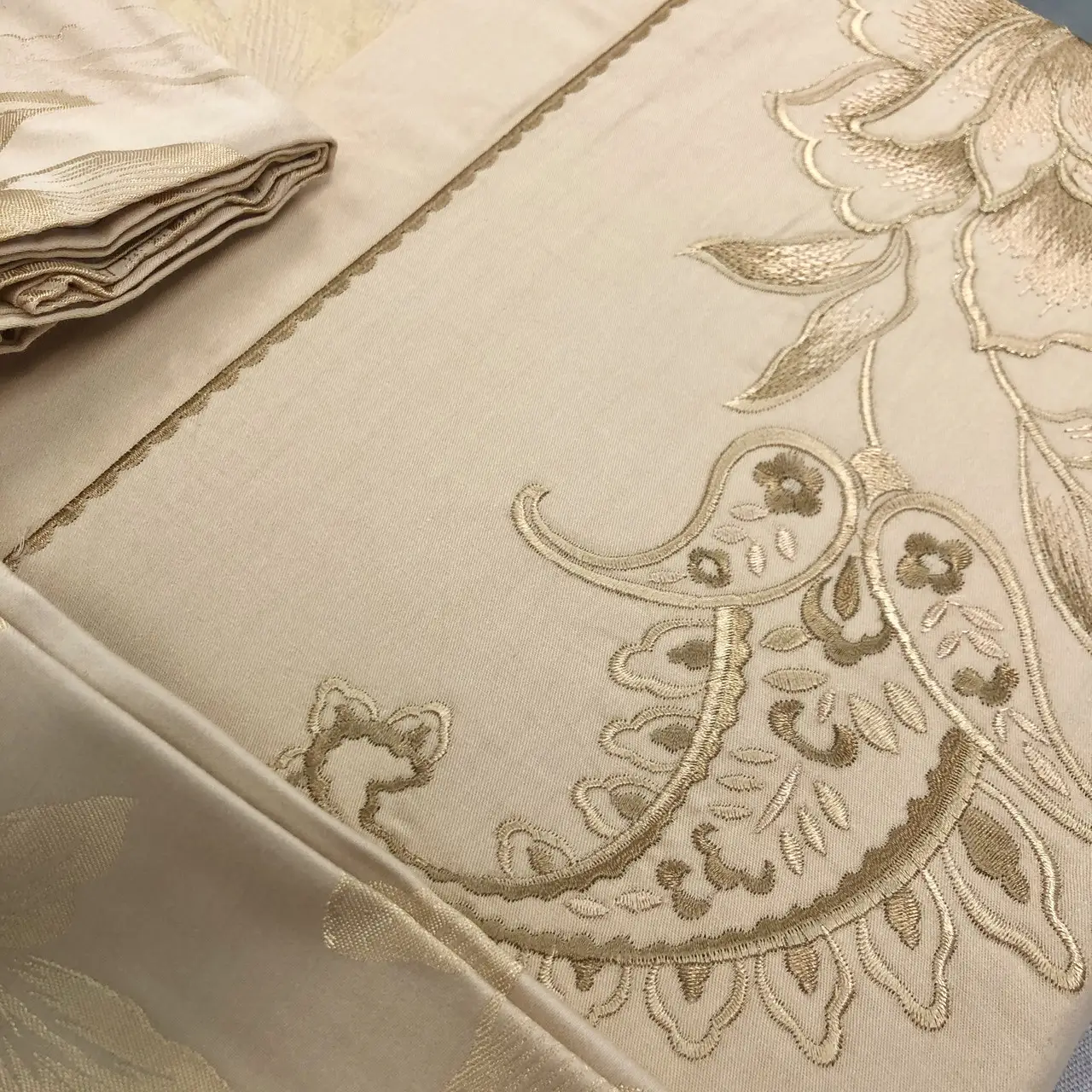 Постельное белье Vie Nouvelle жаккард с вышивкой JE-323