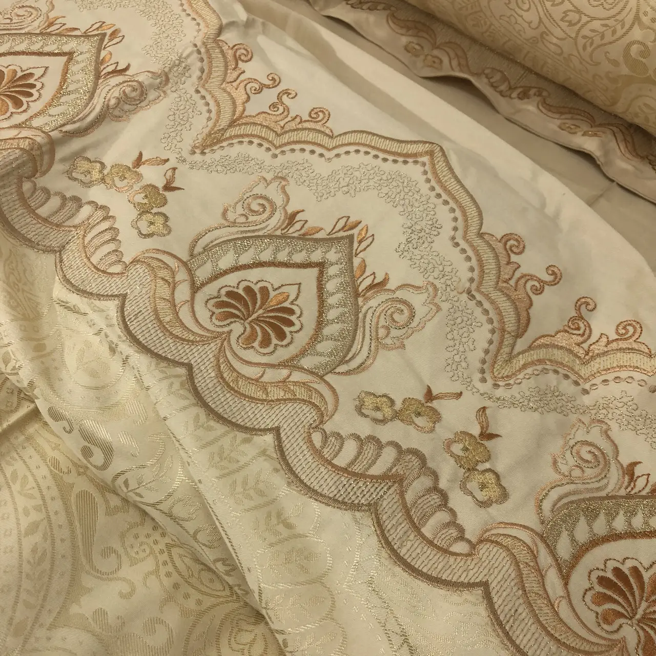 Постельное белье Ailin жаккард с вышивкой евро 200×220 JE-42E